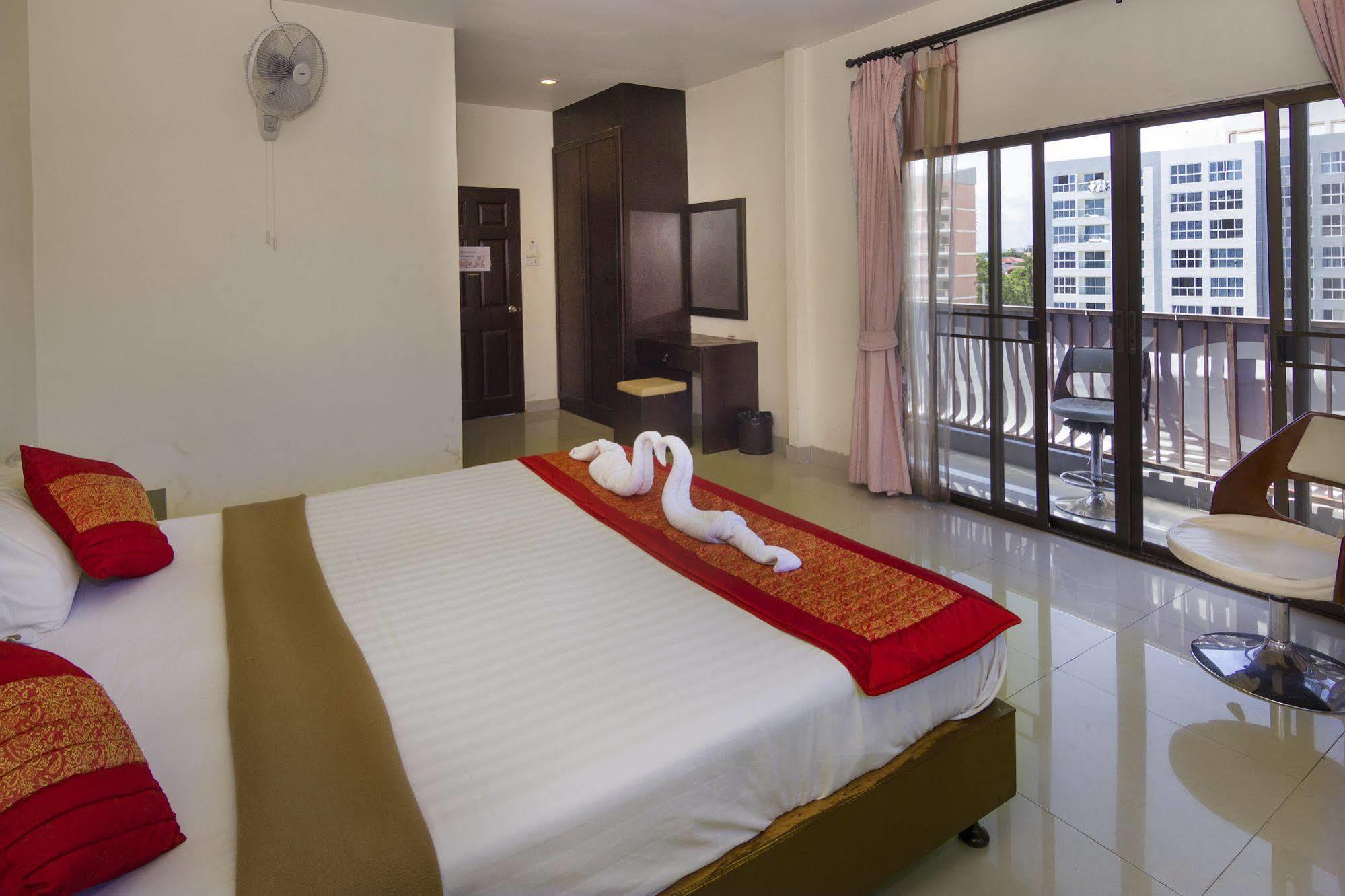 Royal Q & D Suites Паттая Екстер'єр фото