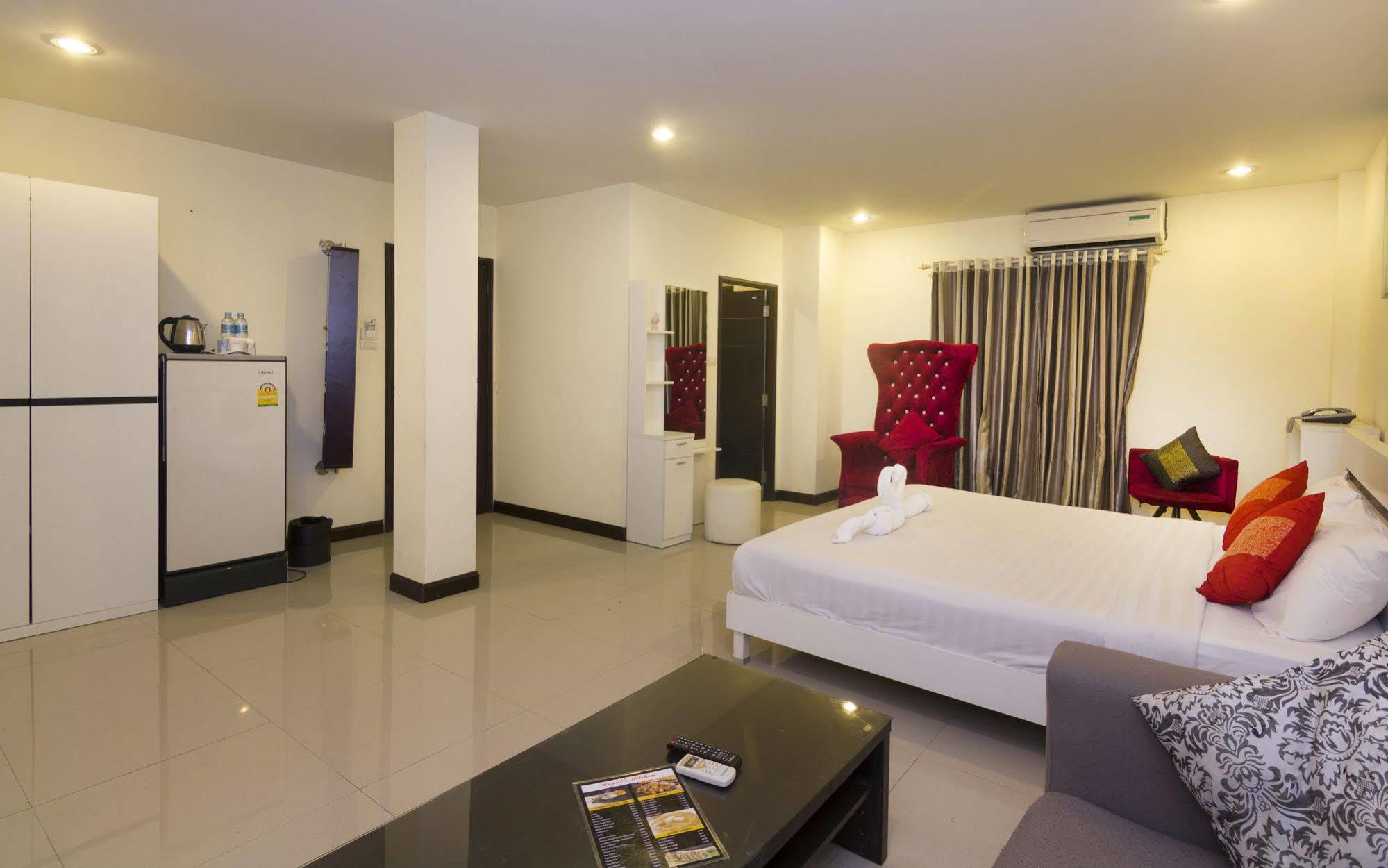 Royal Q & D Suites Паттая Екстер'єр фото