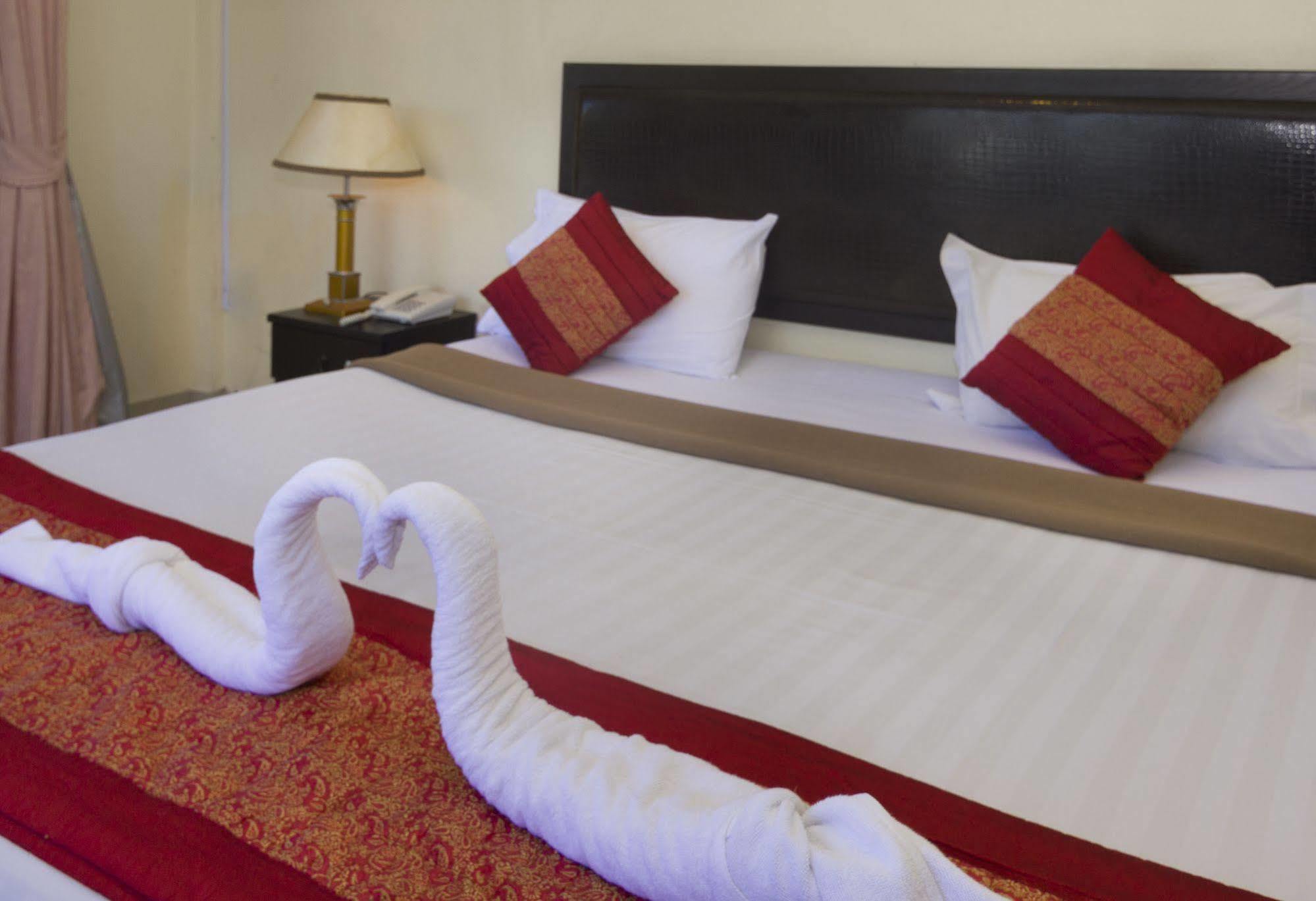 Royal Q & D Suites Паттая Екстер'єр фото