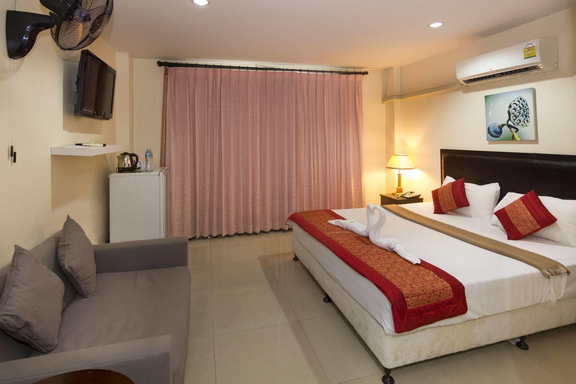 Royal Q & D Suites Паттая Екстер'єр фото