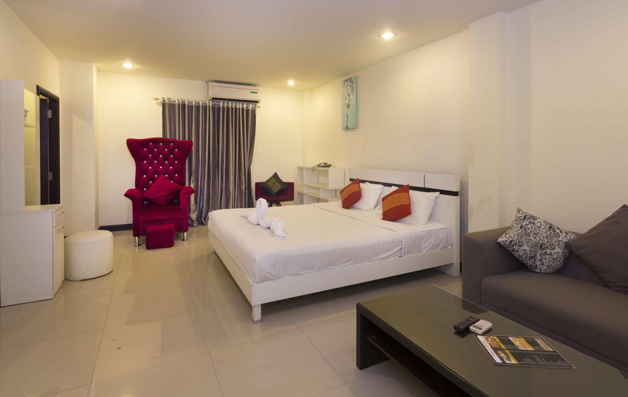 Royal Q & D Suites Паттая Екстер'єр фото